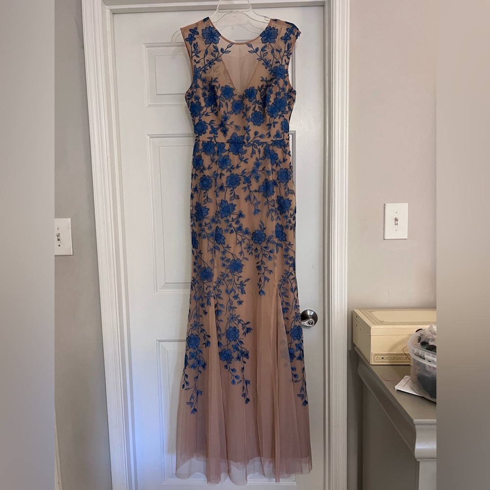 BCBG Maxazaria Dress Veronique Lace Dress Formal gown size 4 - Picture 9 of 12